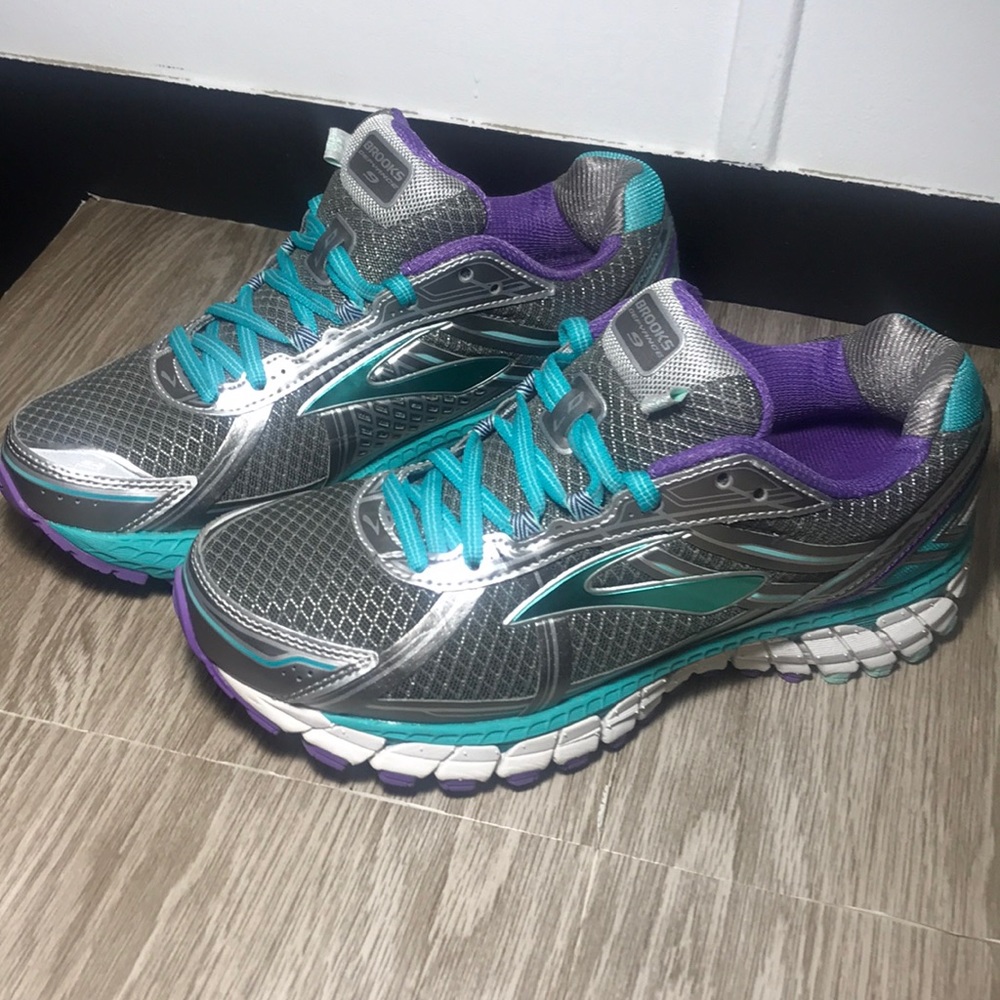 Brooks Defyance 9 running shoe-women’s 8.5M-EUC!